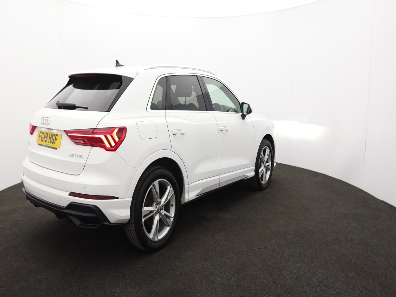 Audi Q3 1.5 TFSI CoD 35 S line — image 10