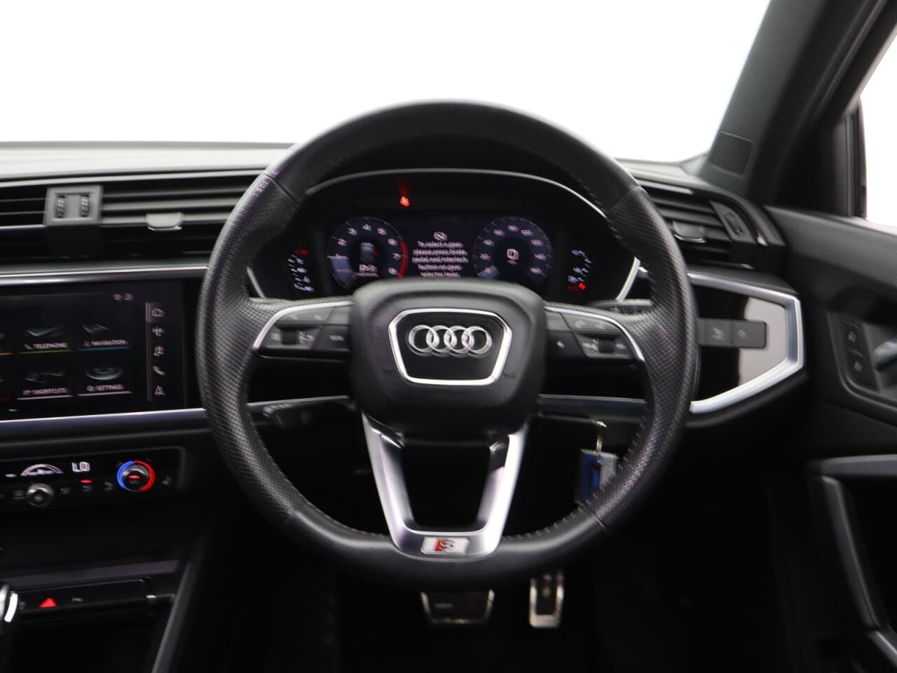 Audi Q3 1.5 TFSI CoD 35 S line — image 16