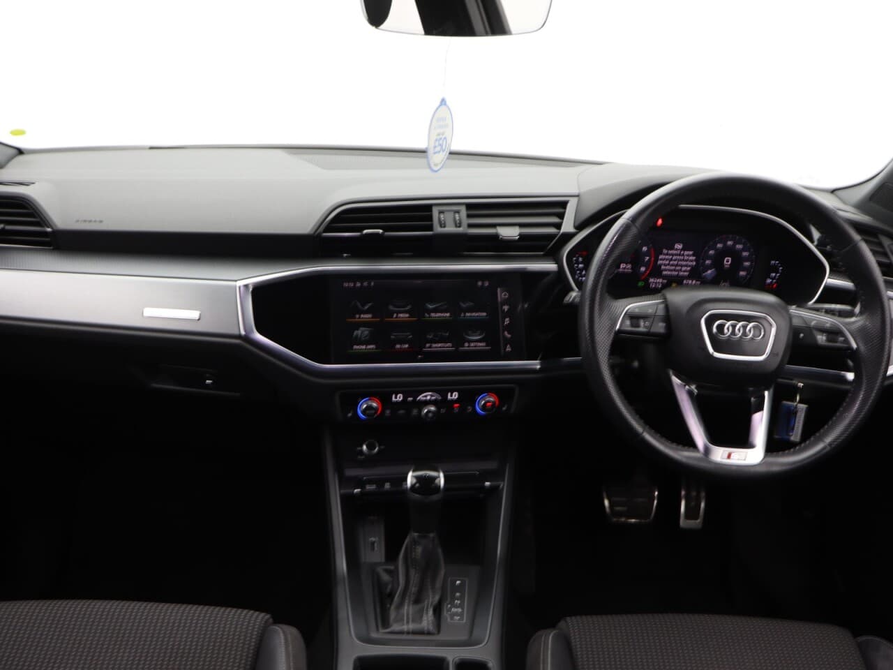 Audi Q3 1.5 TFSI CoD 35 S line — image 12