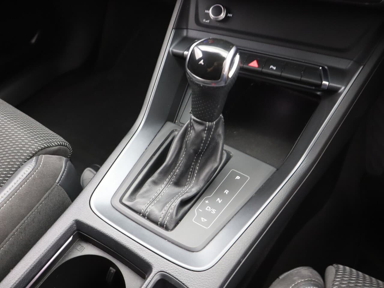 Audi Q3 1.5 TFSI CoD 35 S line — image 24