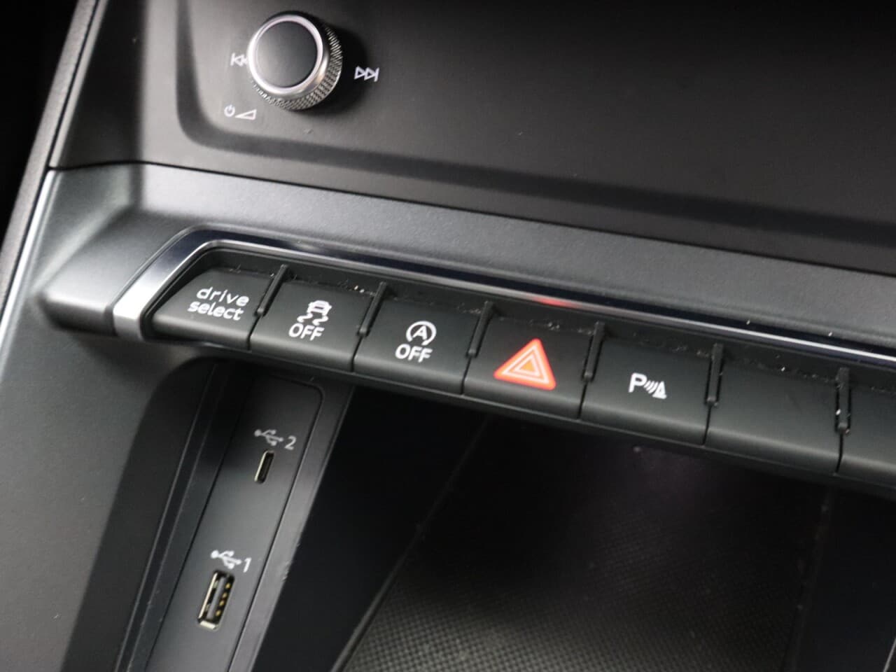 Audi Q3 1.5 TFSI CoD 35 S line — image 30