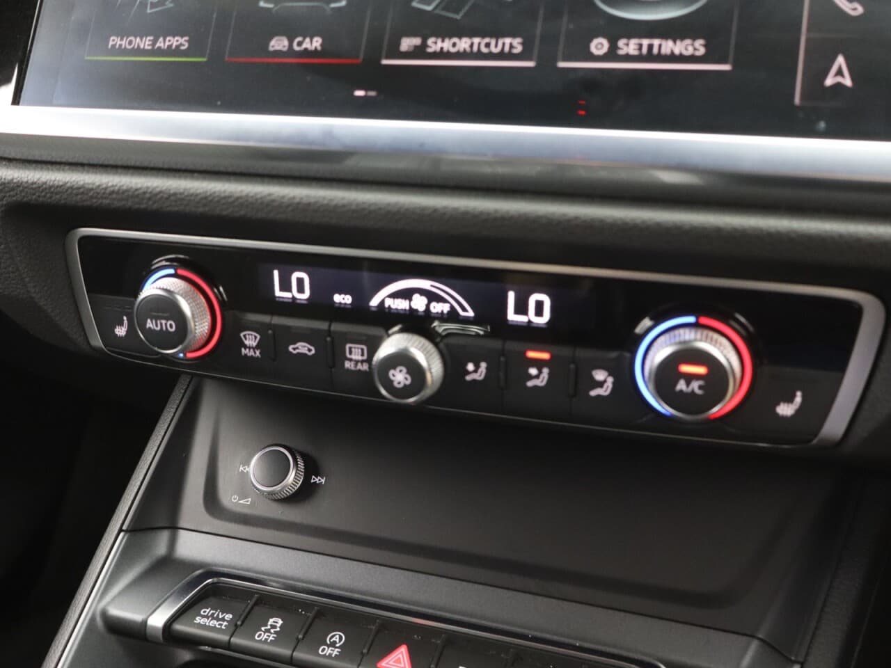 Audi Q3 1.5 TFSI CoD 35 S line — image 32