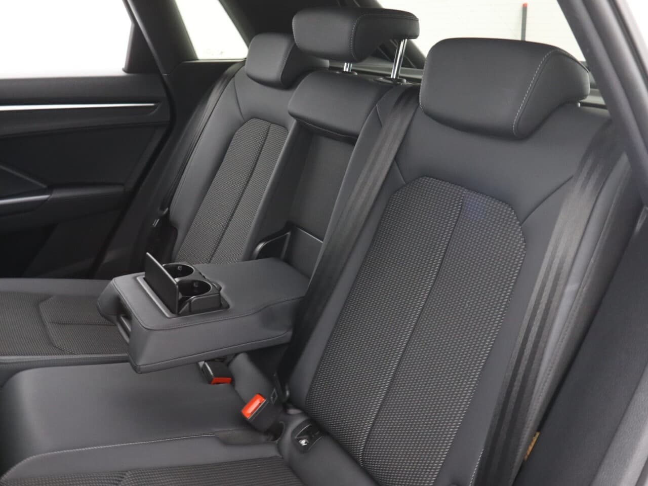 Audi Q3 1.5 TFSI CoD 35 S line — image 48