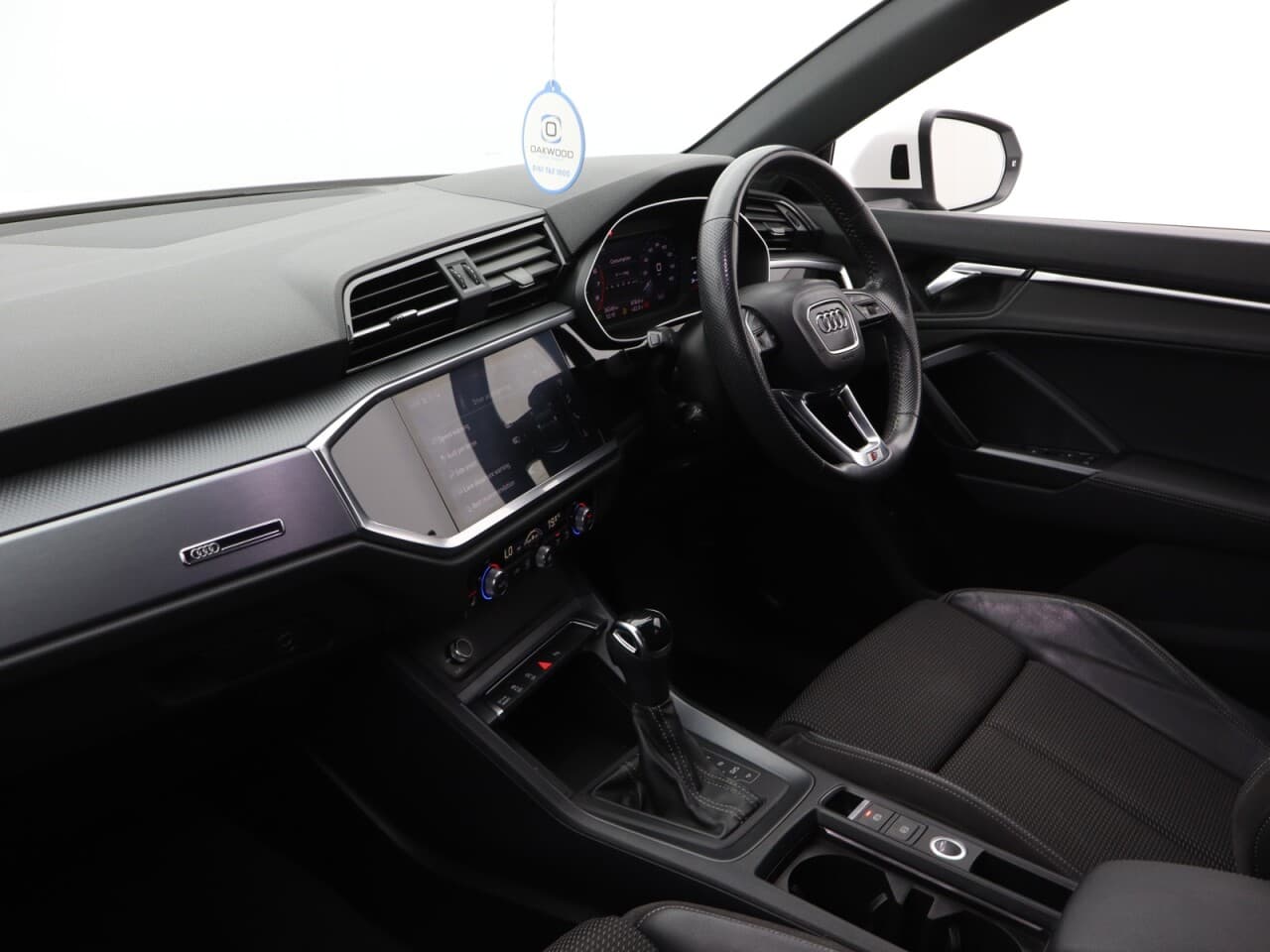 Audi Q3 1.5 TFSI CoD 35 S line — image 45