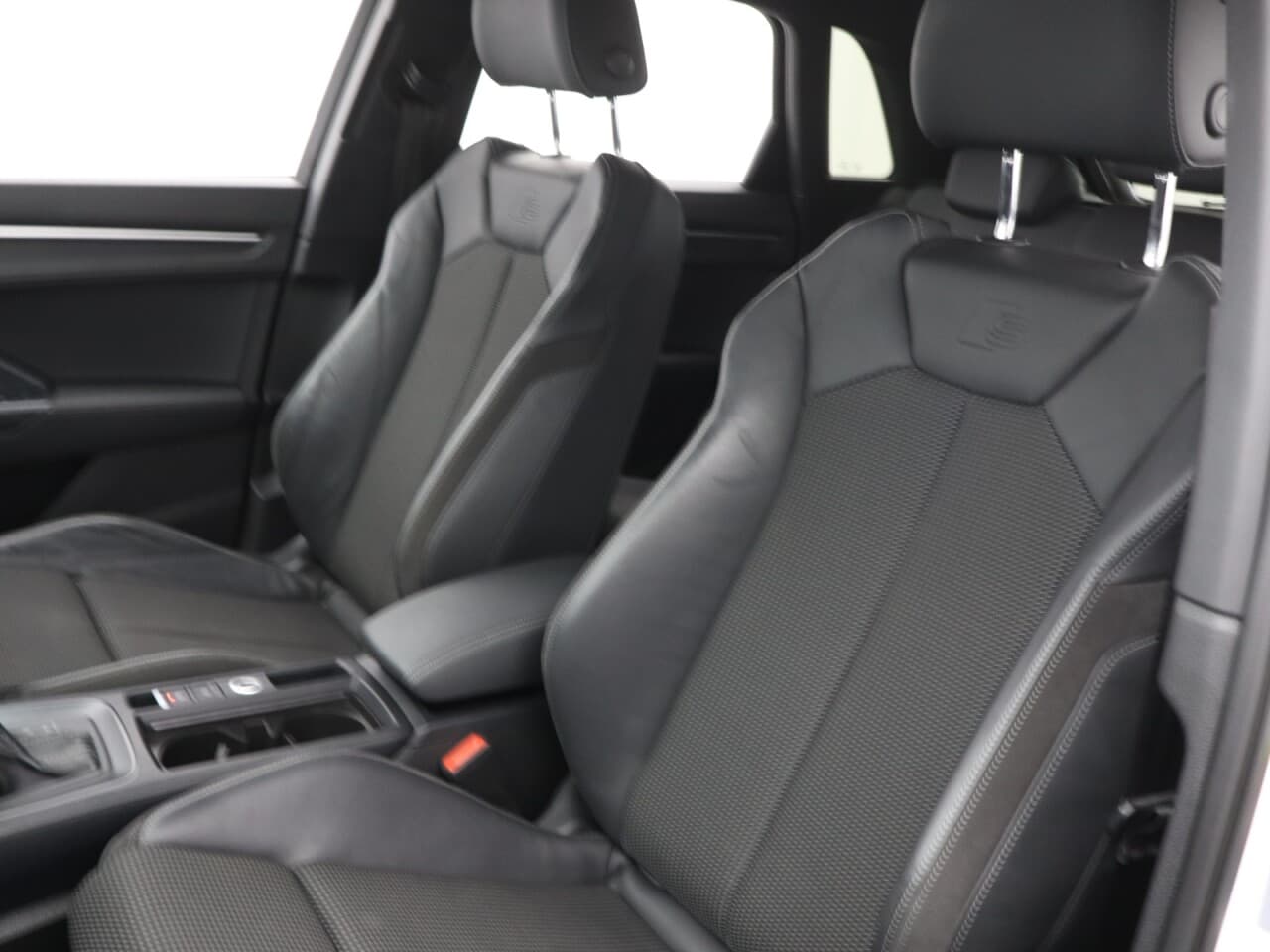 Audi Q3 1.5 TFSI CoD 35 S line — image 46