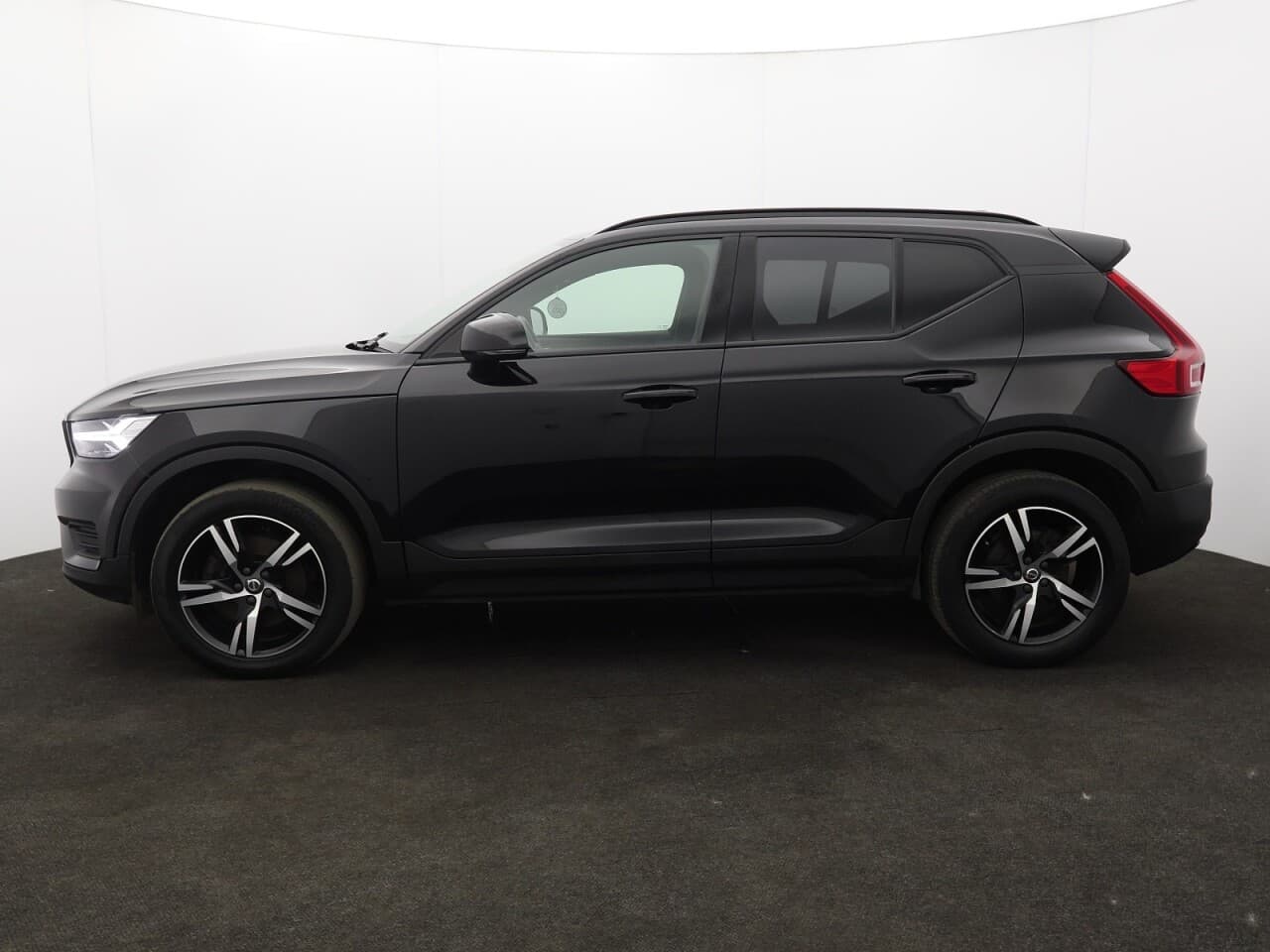 Volvo XC40 2.0 B4 MHEV R-Design — image 6