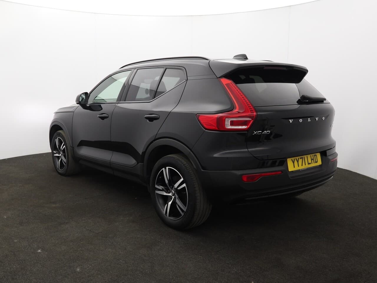 Volvo XC40 2.0 B4 MHEV R-Design — image 8