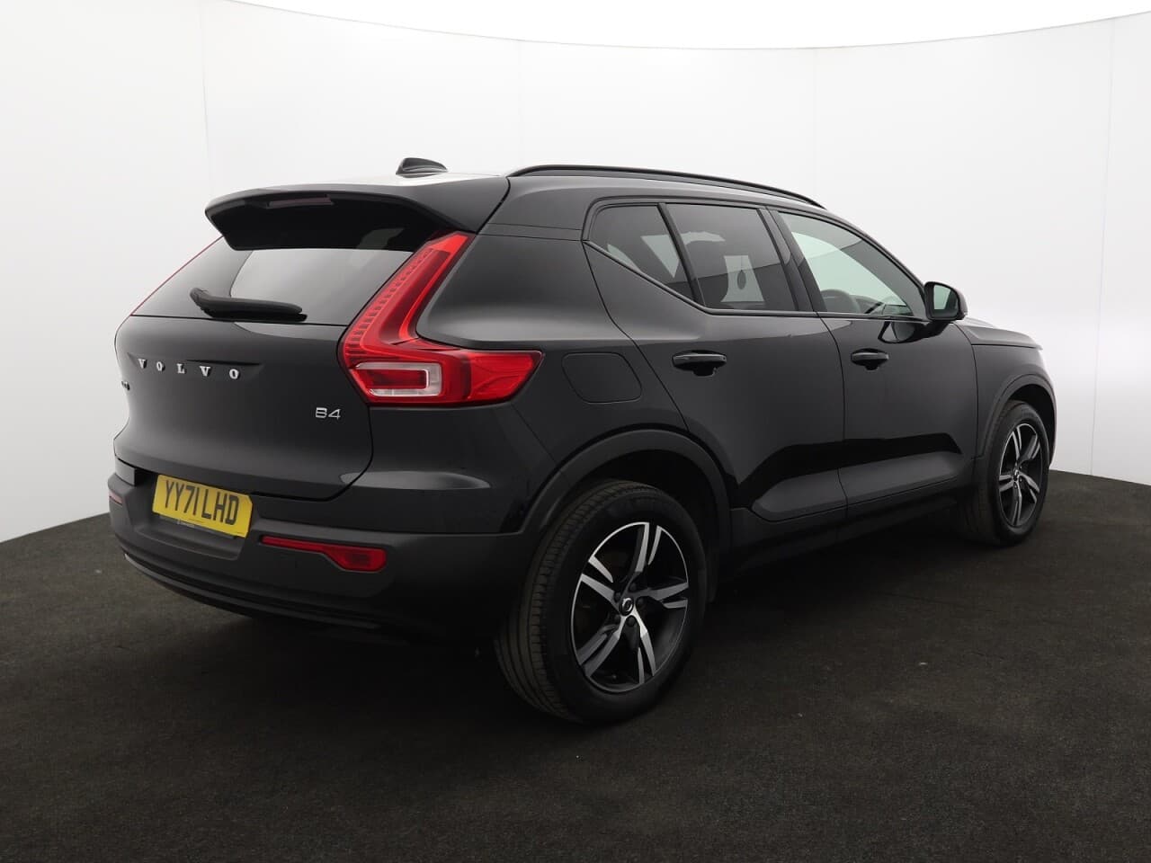 Volvo XC40 2.0 B4 MHEV R-Design — image 10
