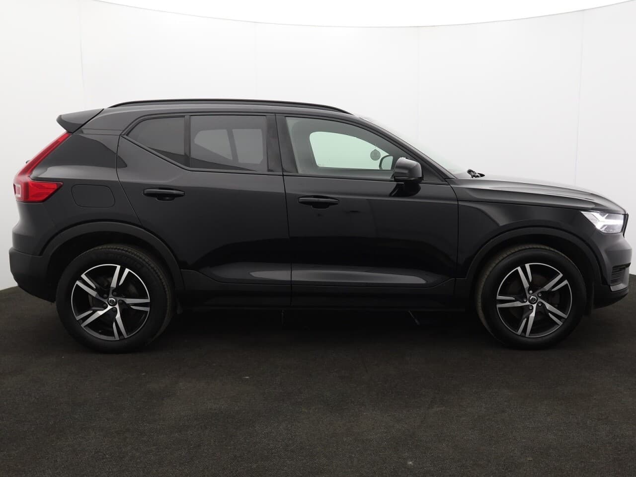 Volvo XC40 2.0 B4 MHEV R-Design — image 11
