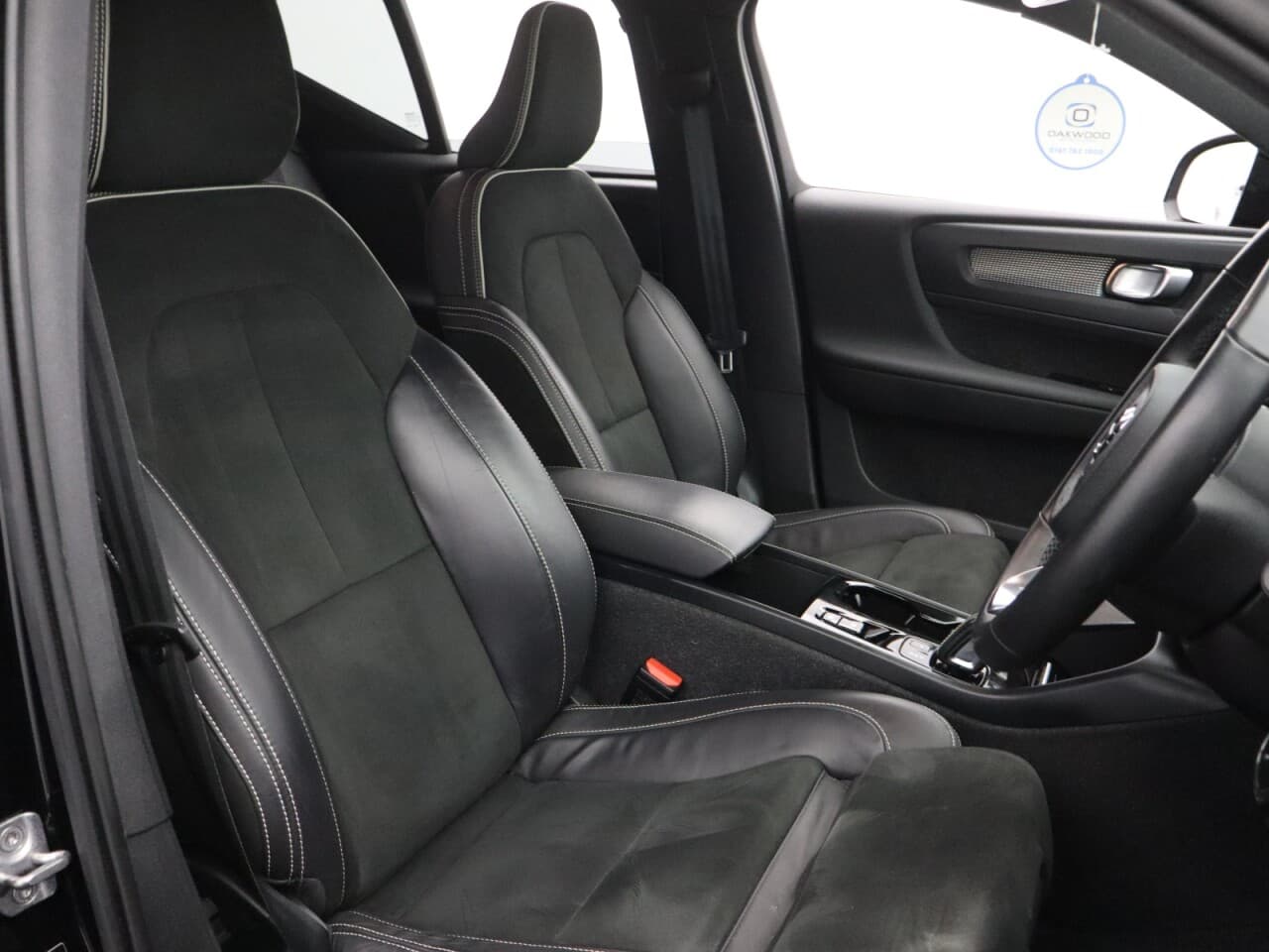 Volvo XC40 2.0 B4 MHEV R-Design — image 15