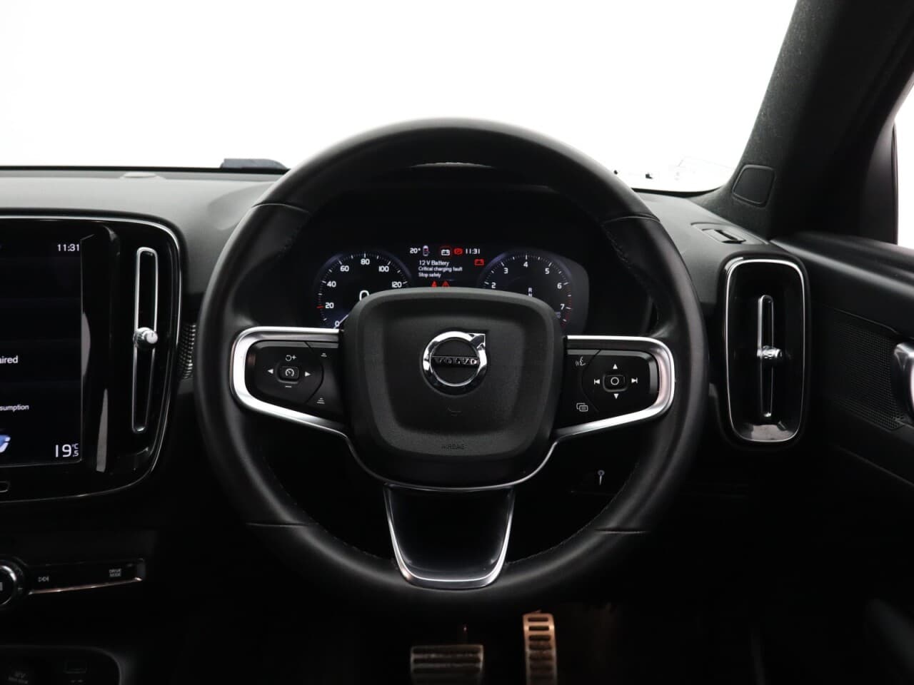 Volvo XC40 2.0 B4 MHEV R-Design — image 16