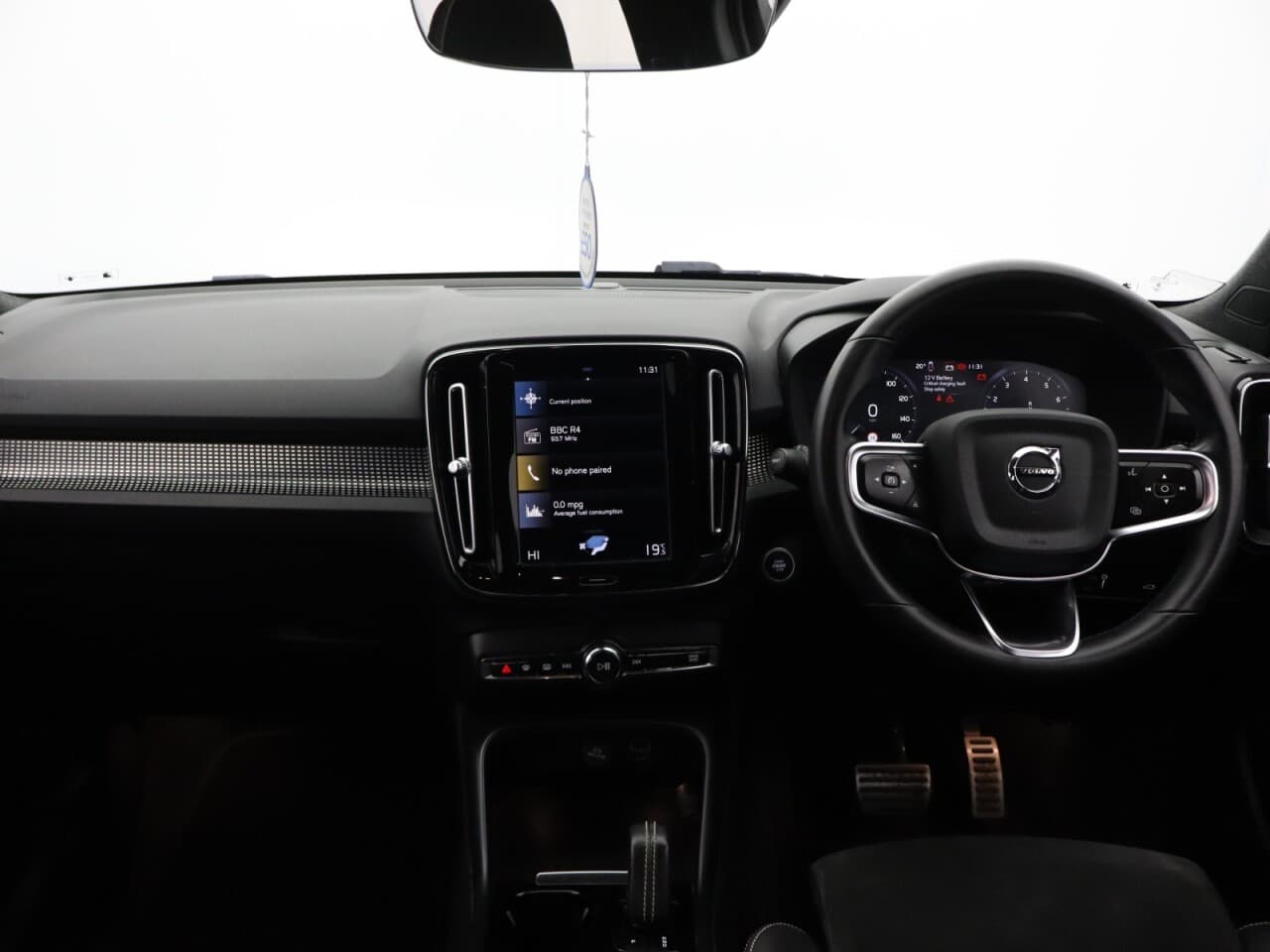 Volvo XC40 2.0 B4 MHEV R-Design — image 12