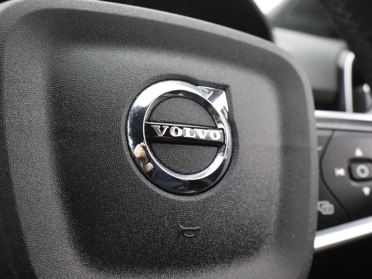 Volvo XC40 2.0 B4 MHEV R-Design — image 20