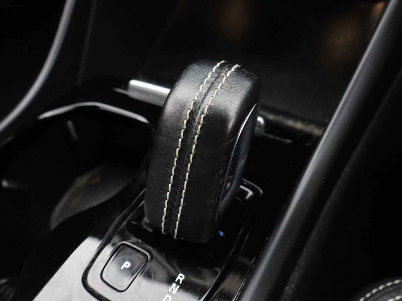 Volvo XC40 2.0 B4 MHEV R-Design — image 24
