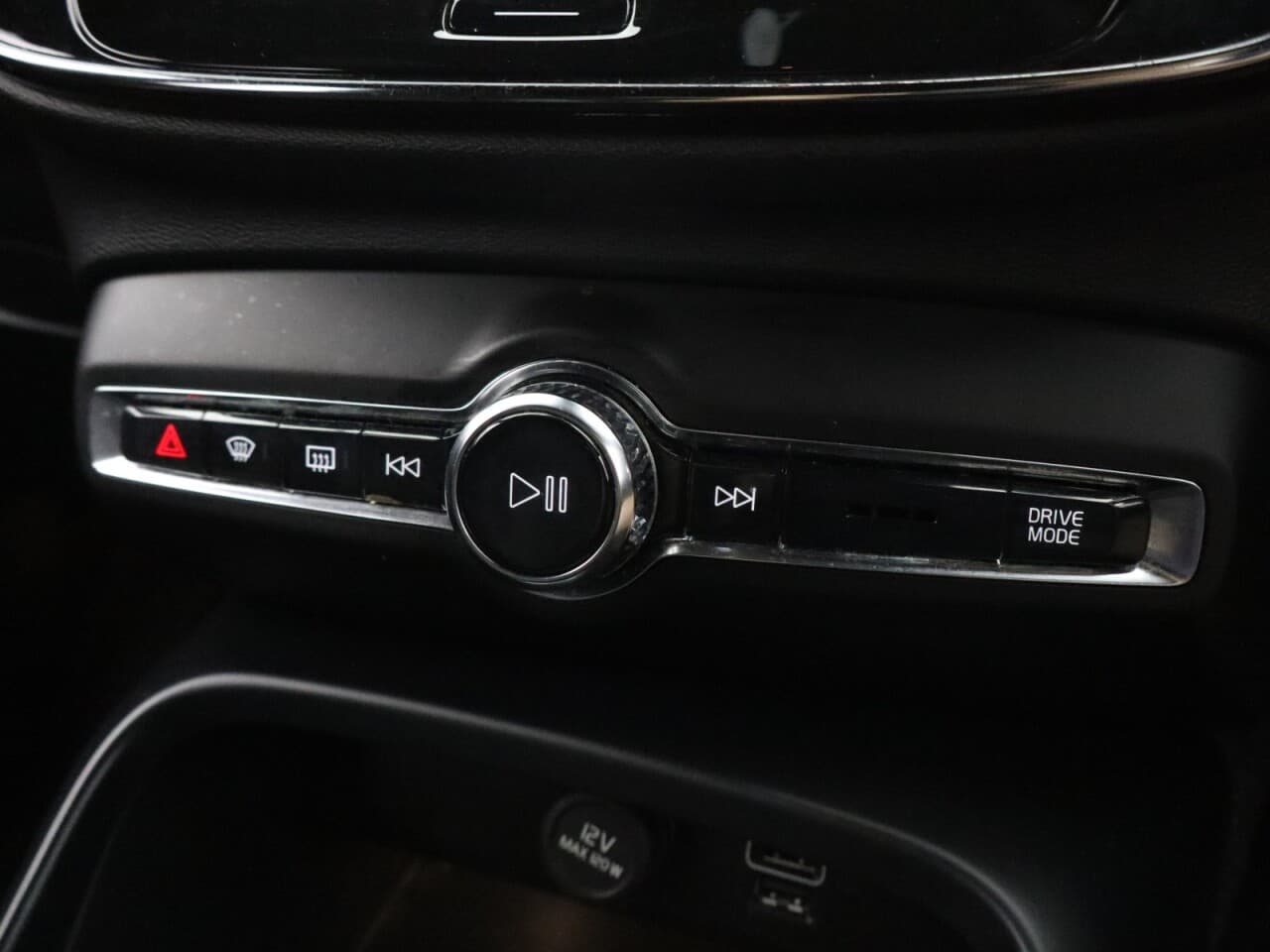Volvo XC40 2.0 B4 MHEV R-Design — image 28