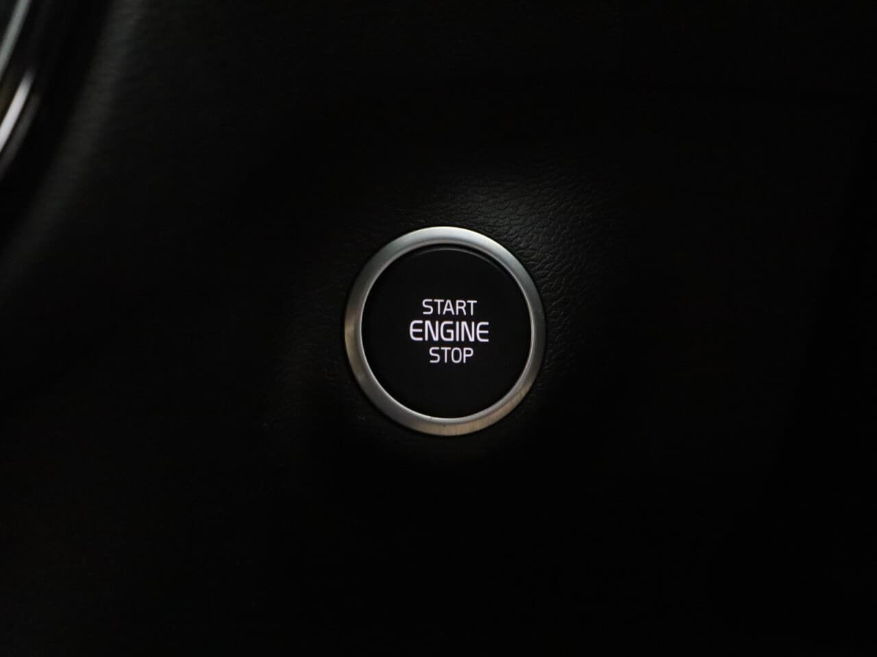 Volvo XC40 2.0 B4 MHEV R-Design — image 29