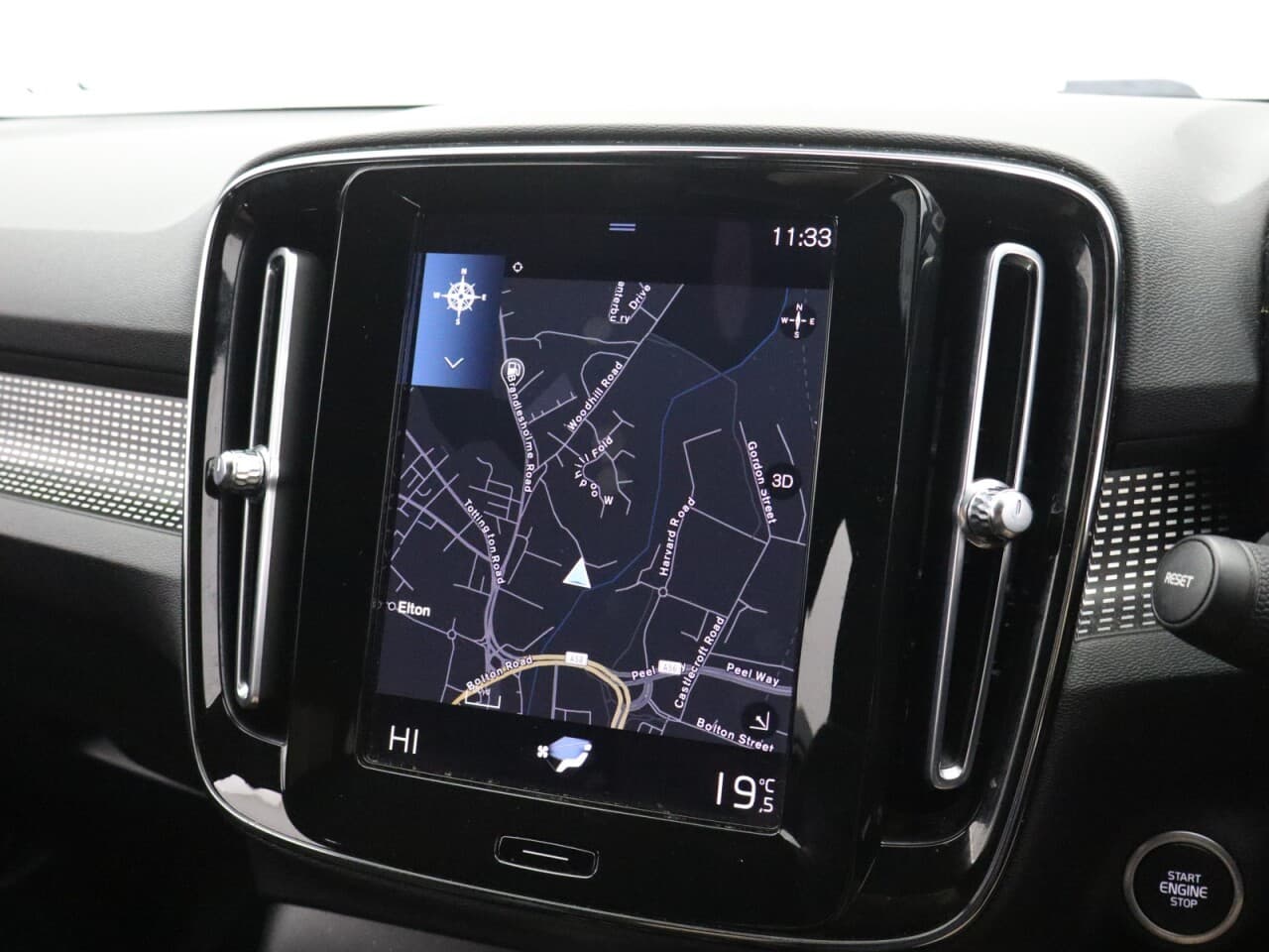 Volvo XC40 2.0 B4 MHEV R-Design — image 32