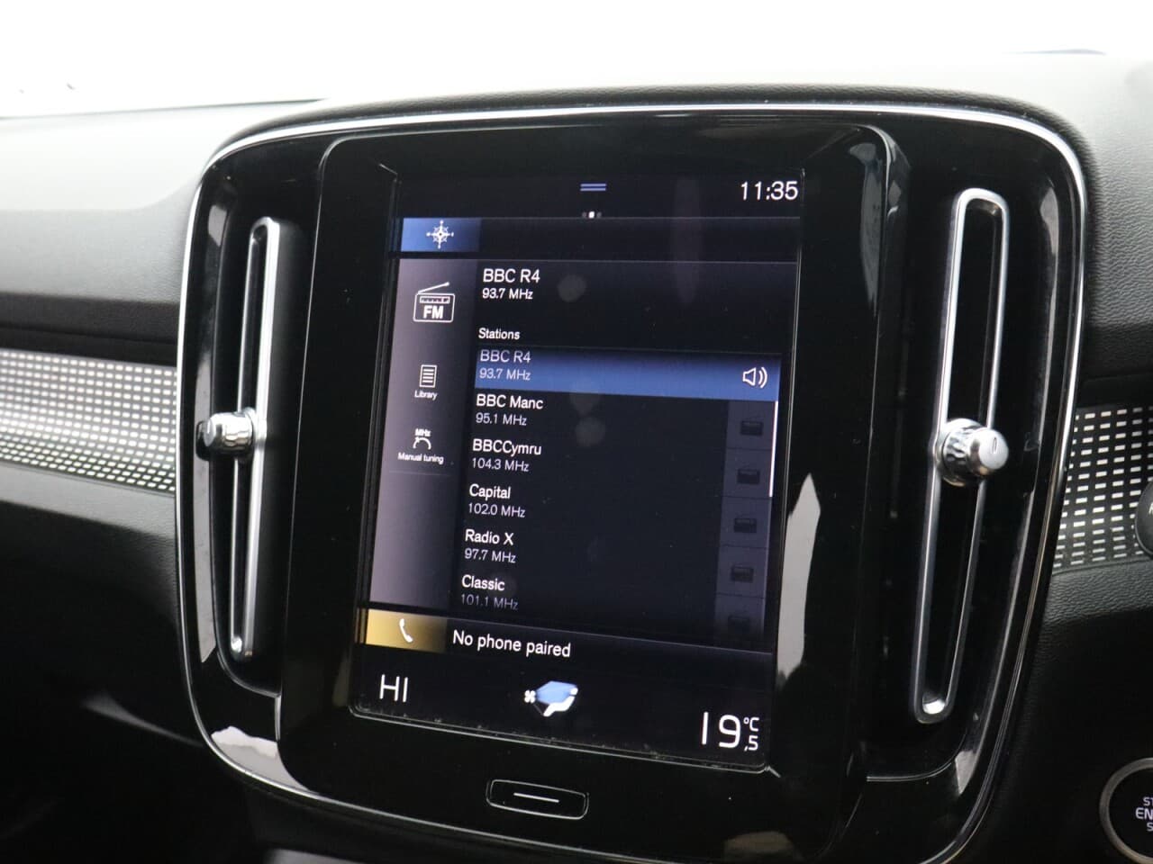 Volvo XC40 2.0 B4 MHEV R-Design — image 34