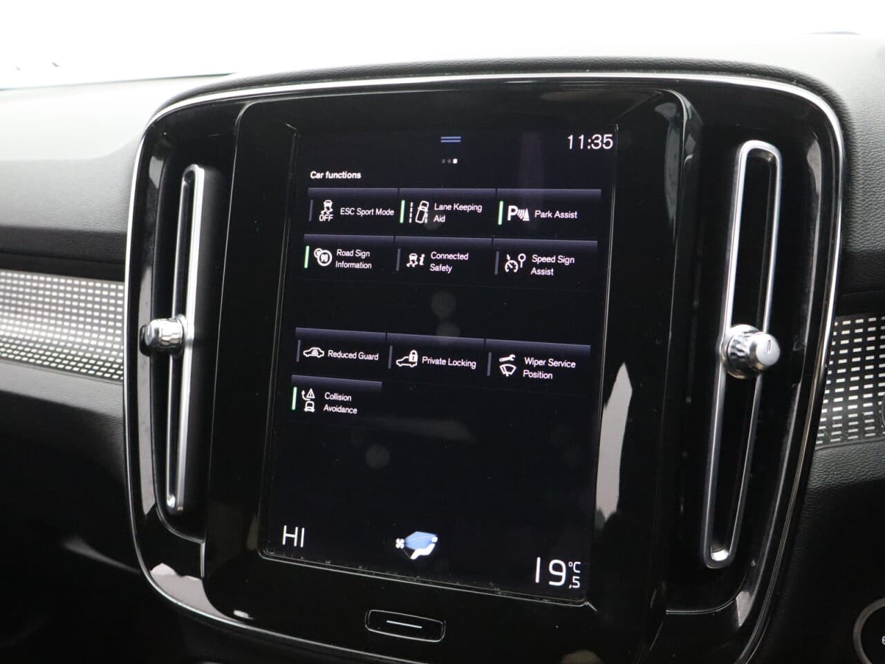 Volvo XC40 2.0 B4 MHEV R-Design — image 35