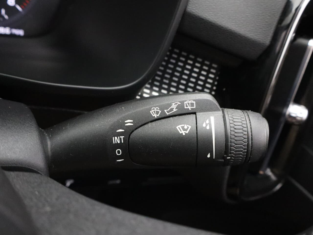 Volvo XC40 2.0 B4 MHEV R-Design — image 39