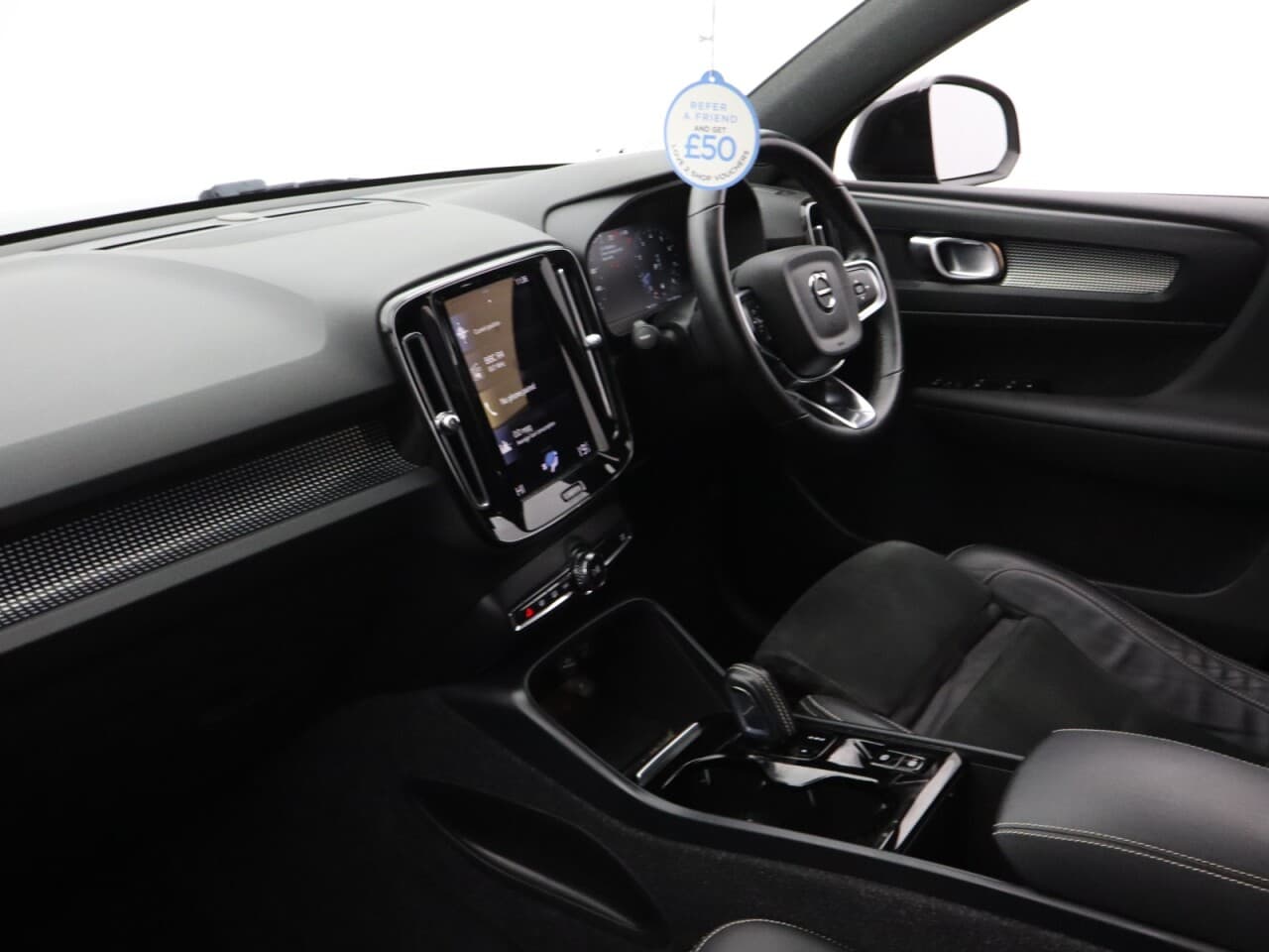 Volvo XC40 2.0 B4 MHEV R-Design — image 45