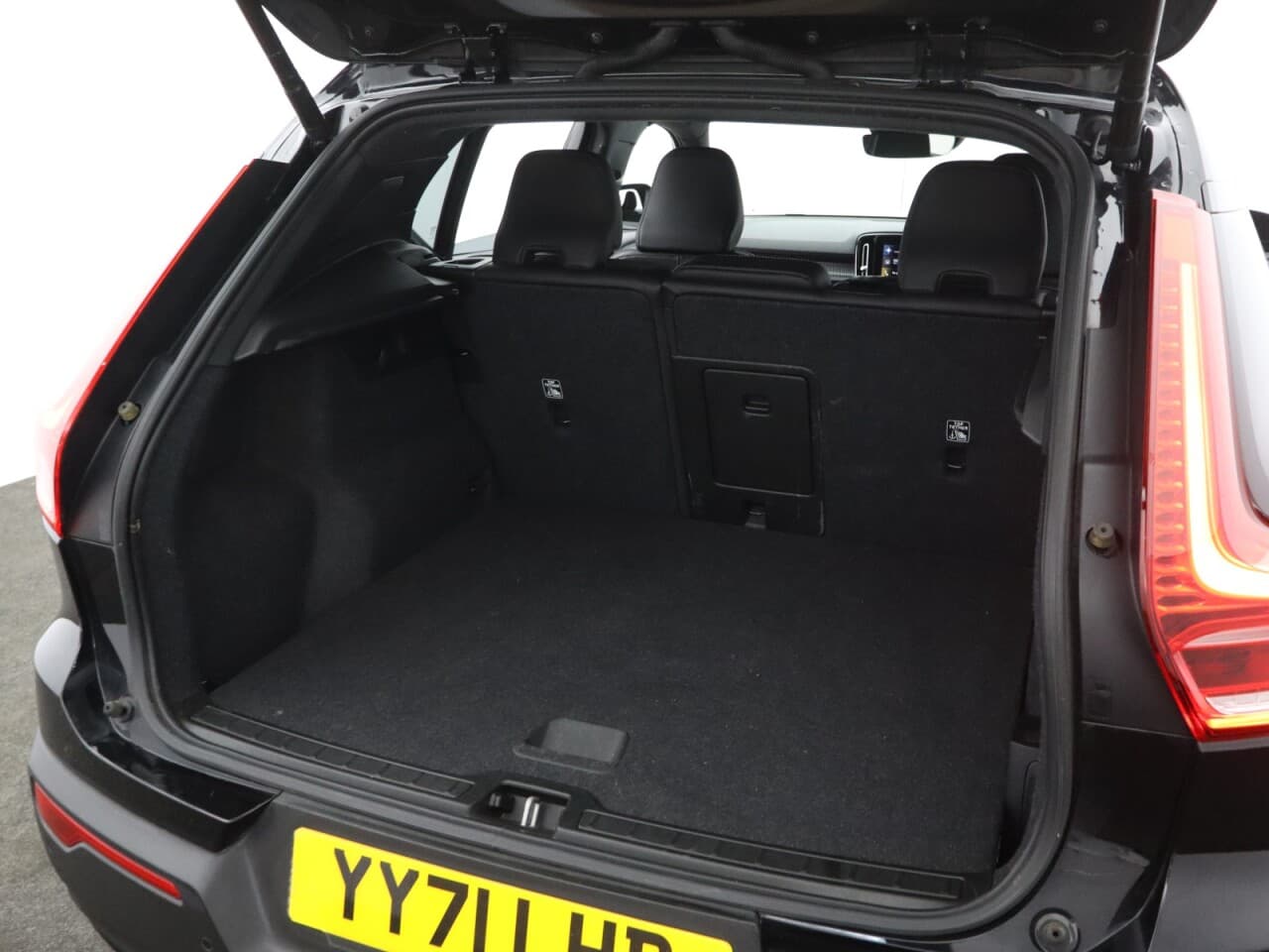 Volvo XC40 2.0 B4 MHEV R-Design — image 47