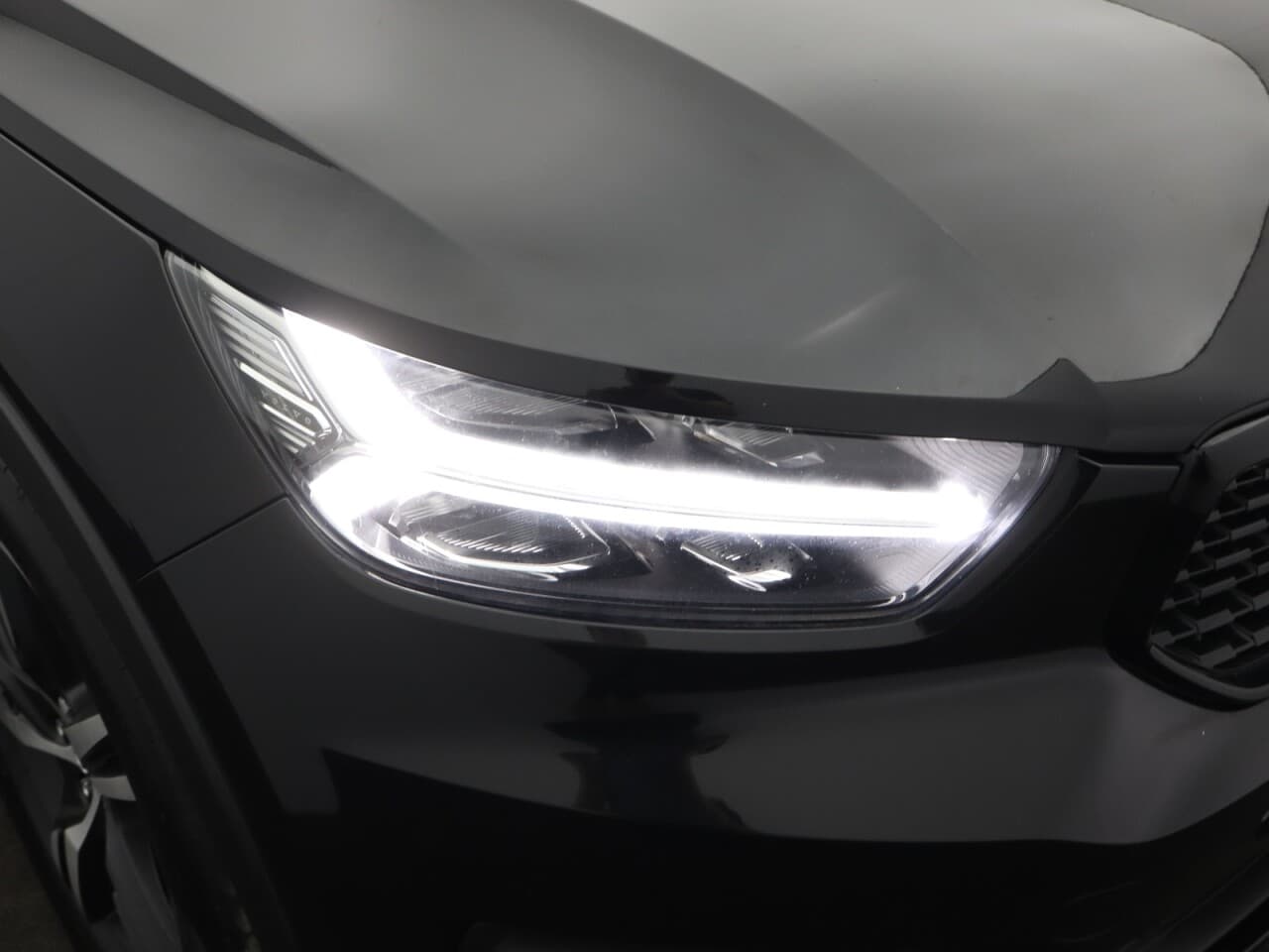 Volvo XC40 2.0 B4 MHEV R-Design — image 55