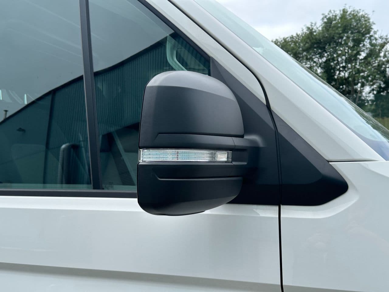 Volkswagen Crafter 2.0 TDI CR35 Commerce Plus — image 17