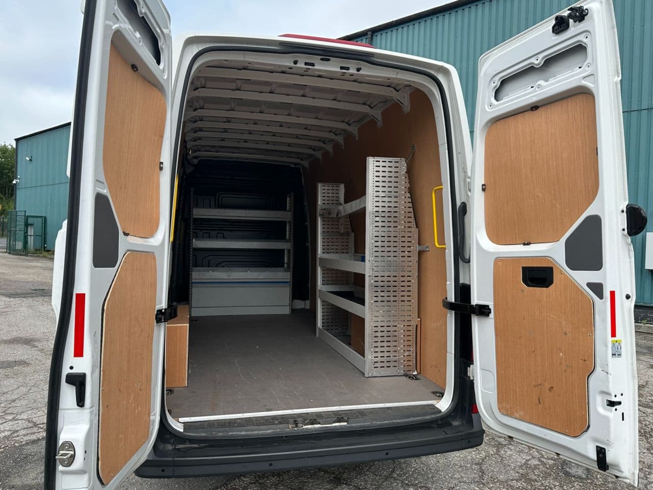 Volkswagen Crafter 2.0 TDI CR35 Commerce Plus — image 22