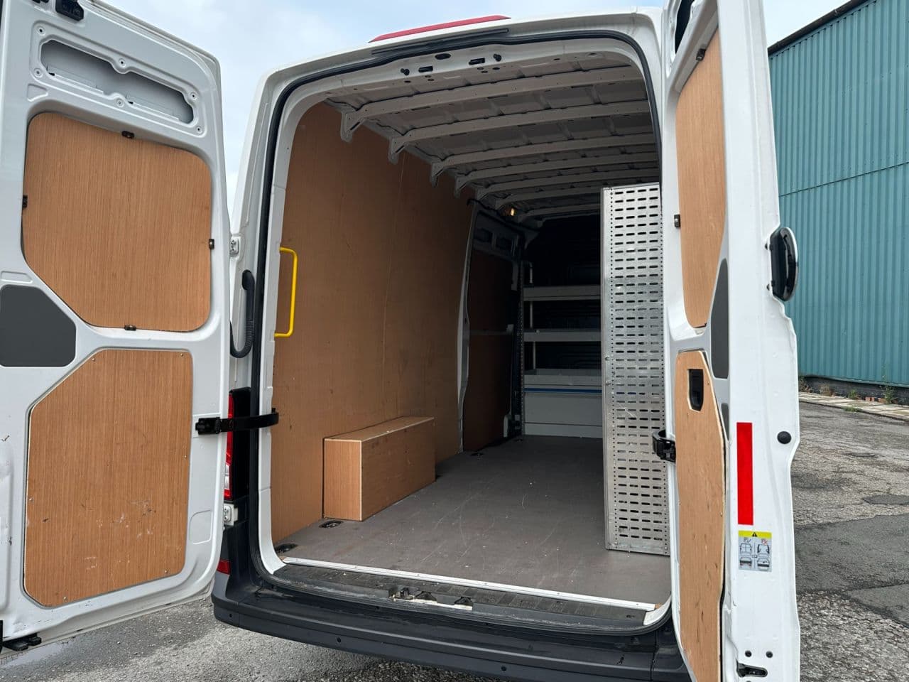 Volkswagen Crafter 2.0 TDI CR35 Commerce Plus — image 23