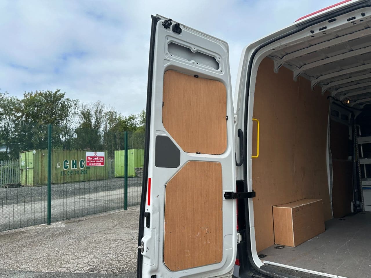 Volkswagen Crafter 2.0 TDI CR35 Commerce Plus — image 24