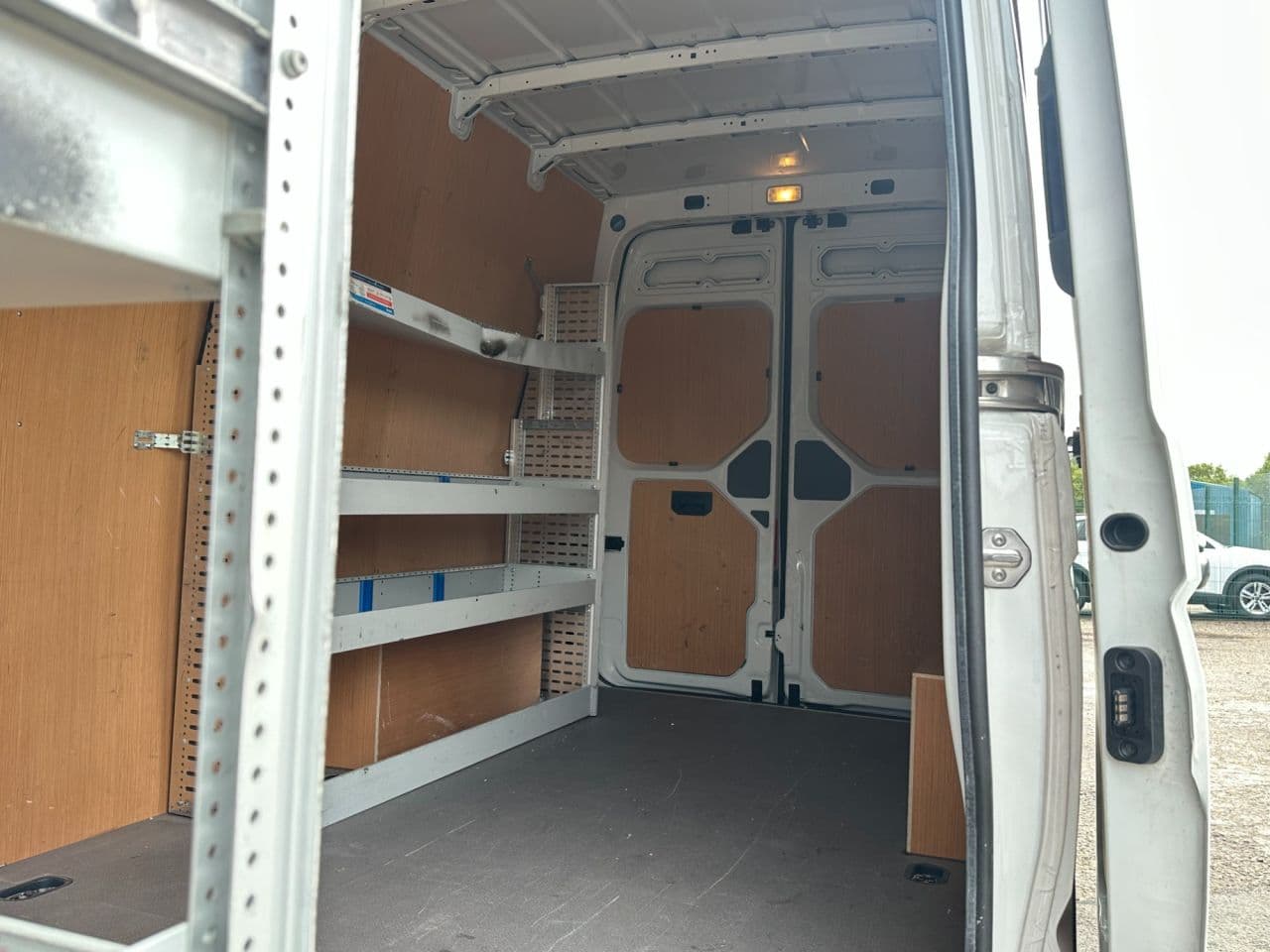 Volkswagen Crafter 2.0 TDI CR35 Commerce Plus — image 27