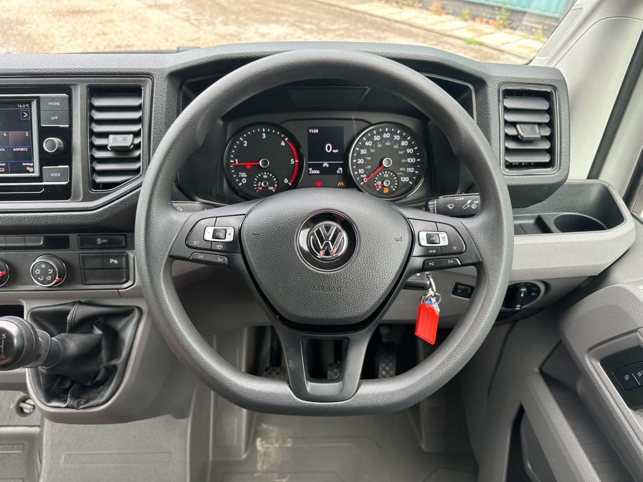 Volkswagen Crafter 2.0 TDI CR35 Commerce Plus — image 31