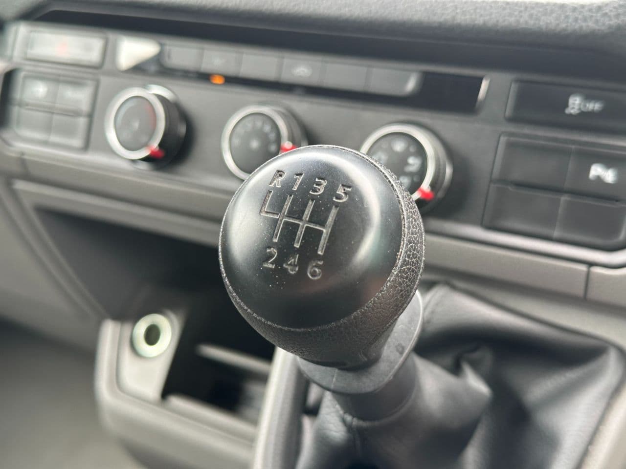 Volkswagen Crafter 2.0 TDI CR35 Commerce Plus — image 41