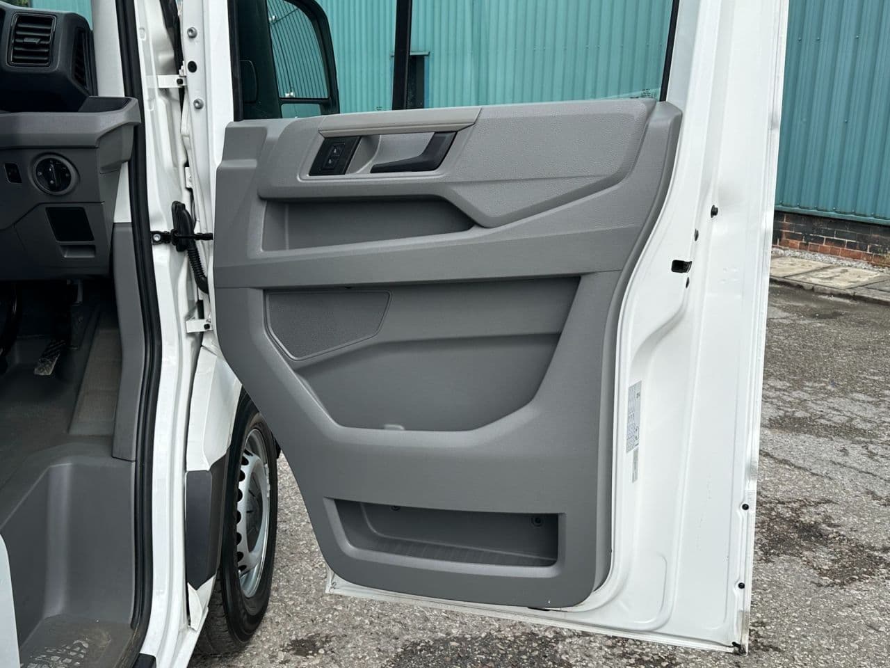 Volkswagen Crafter 2.0 TDI CR35 Commerce Plus — image 51