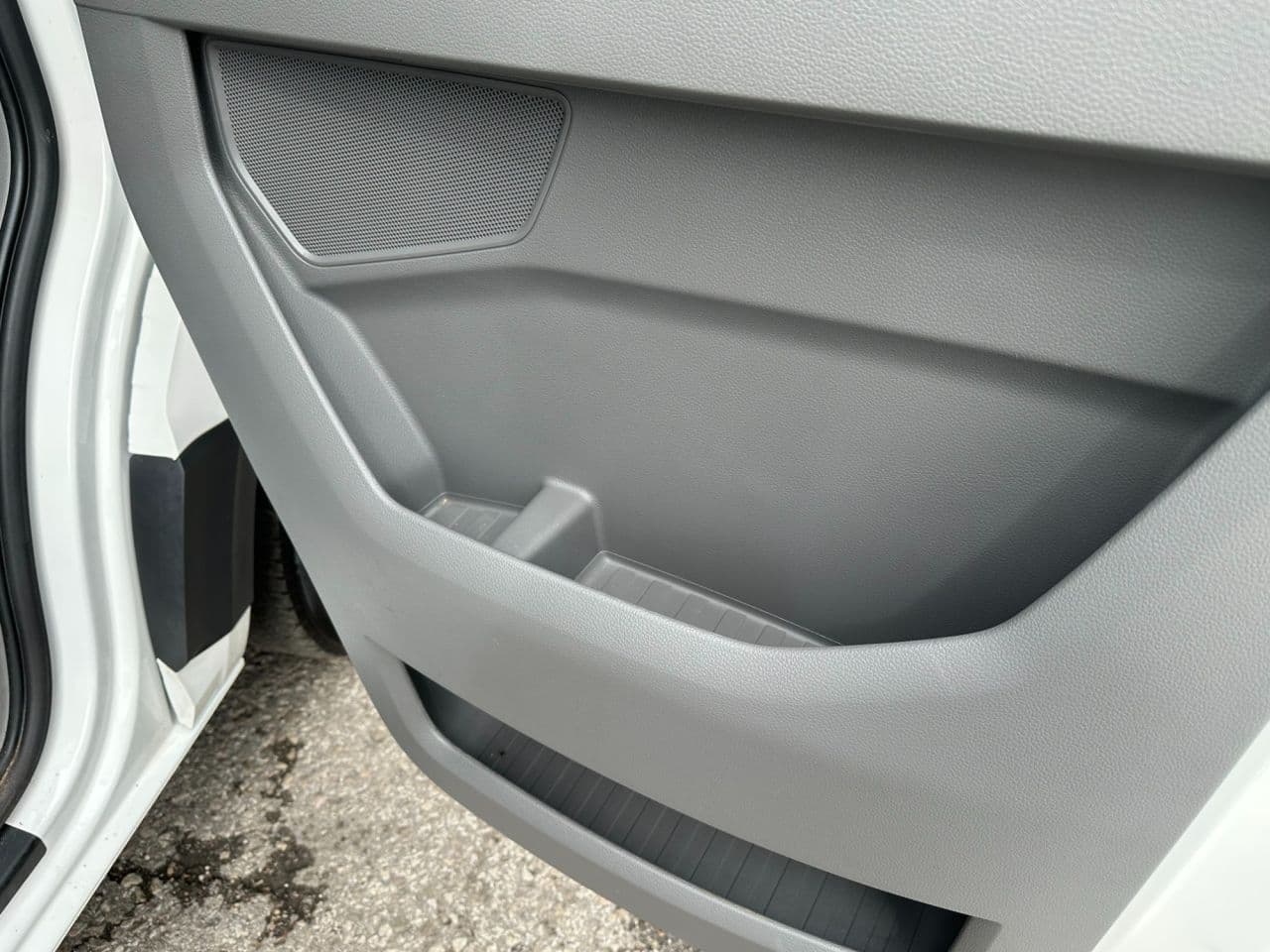 Volkswagen Crafter 2.0 TDI CR35 Commerce Plus — image 52