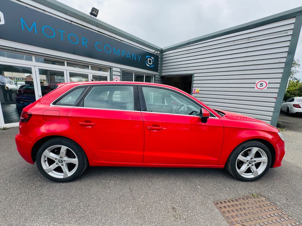 Audi A3 1.5 TFSI CoD 35 Sport Sportback — image 2