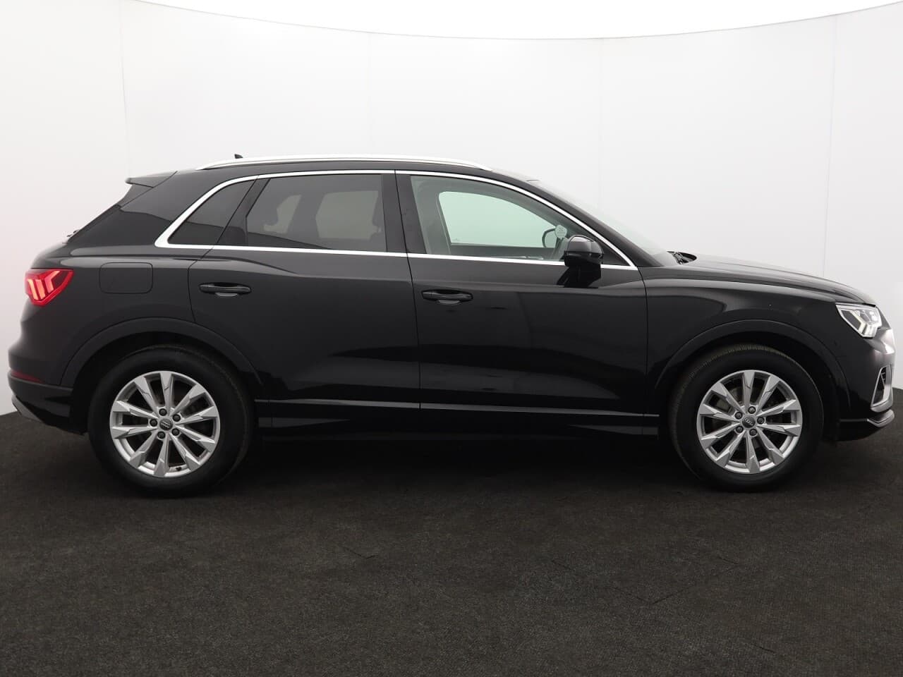 Audi Q3 1.5 TFSI CoD 35 Sport — image 11