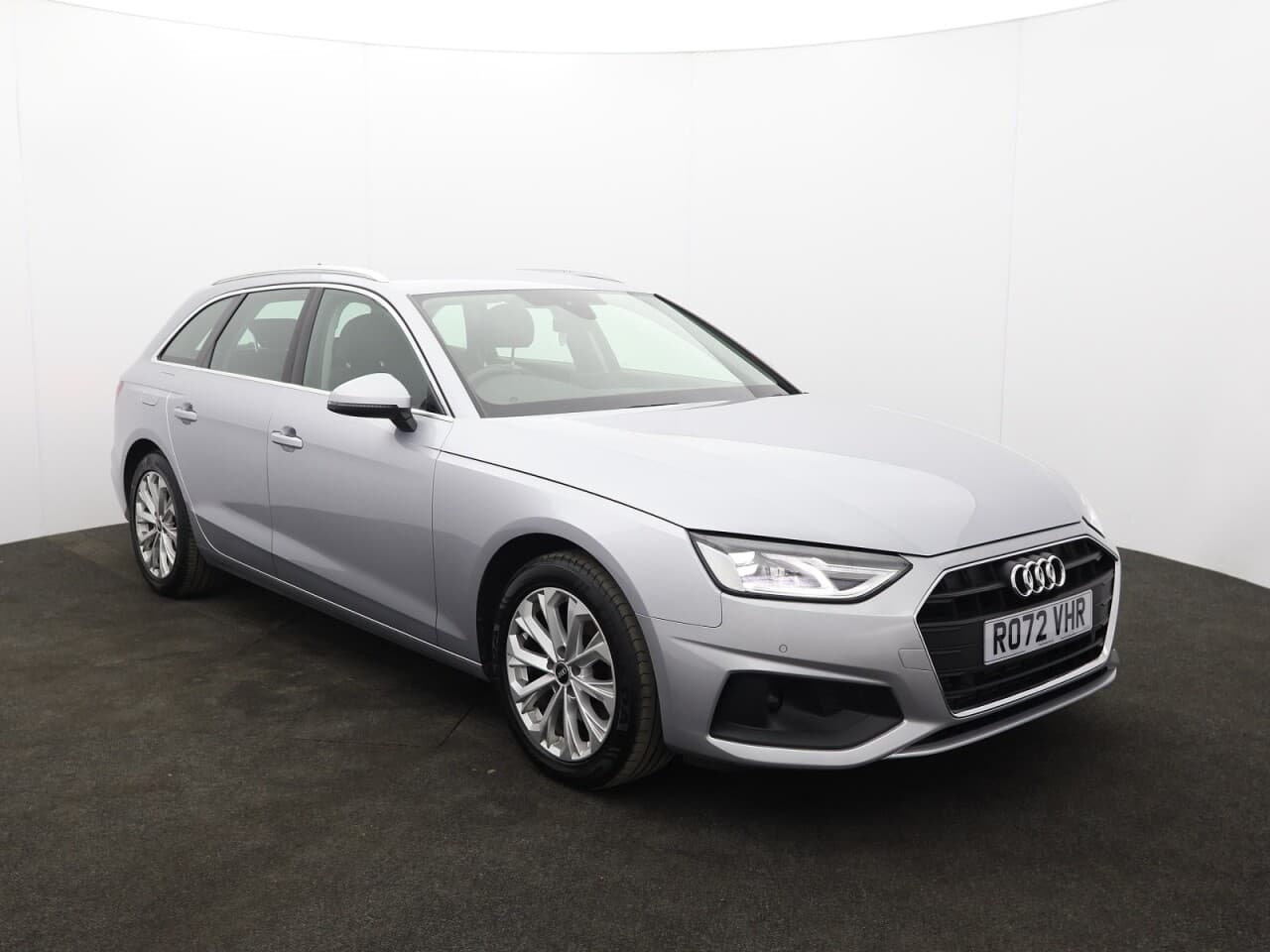 Audi A4 Avant 2.0 TFSI 35 Technik view 1