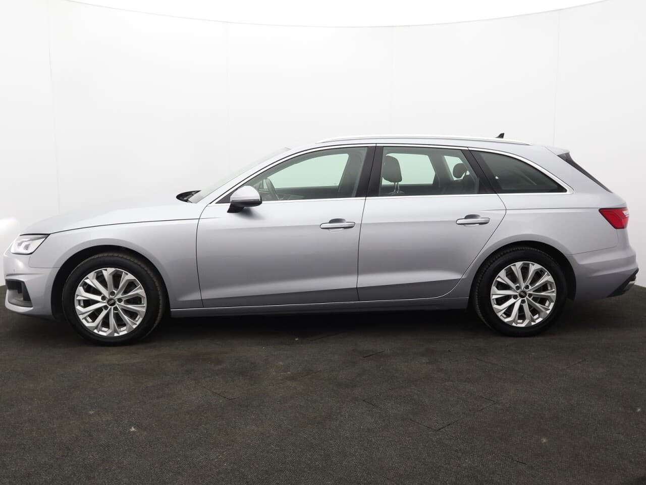 Audi A4 Avant 2.0 TFSI 35 Technik — image 6