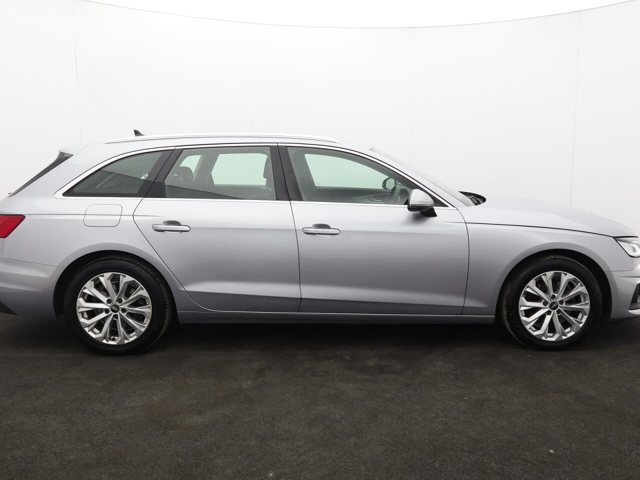 Audi A4 Avant 2.0 TFSI 35 Technik — image 11