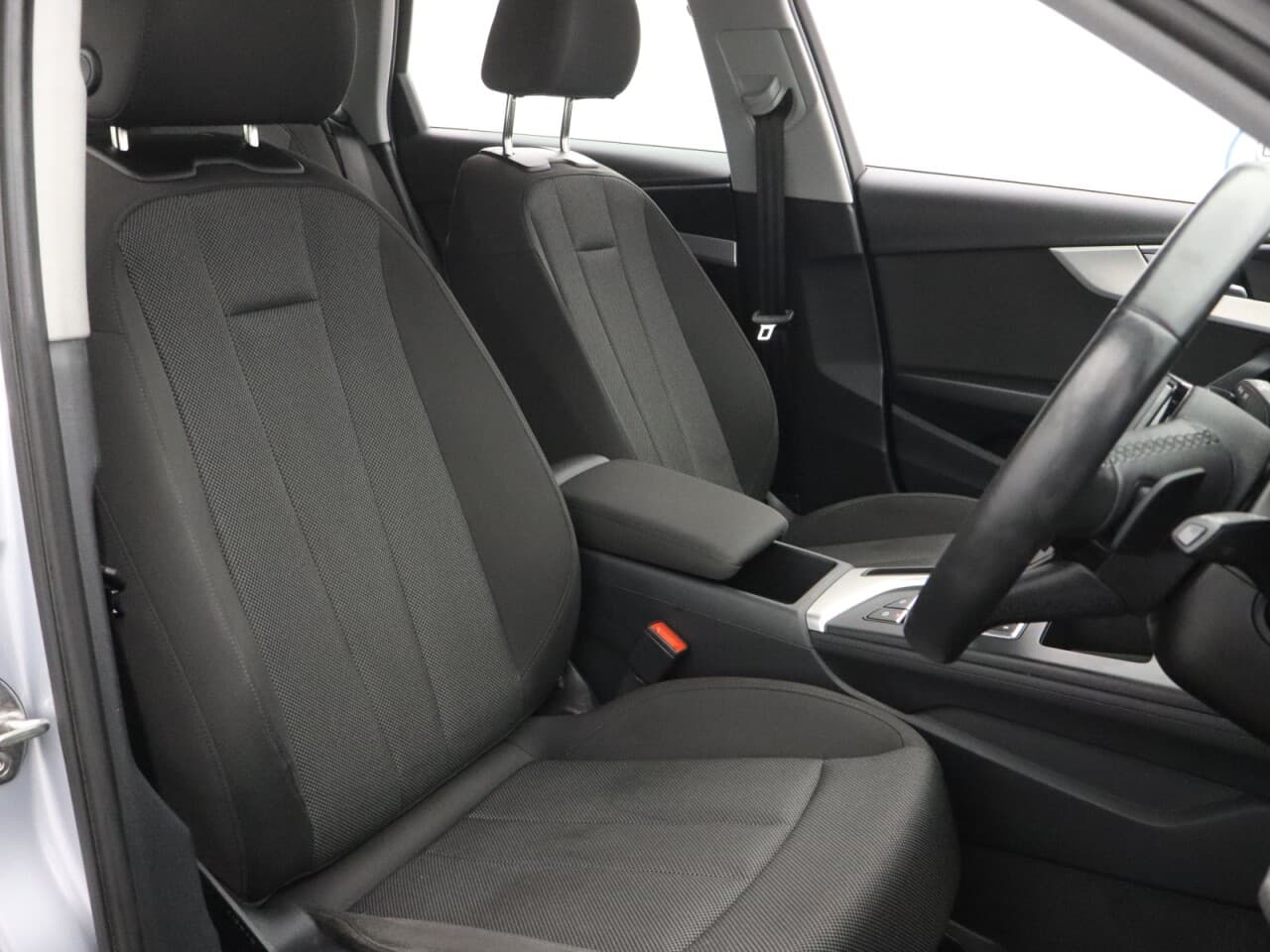 Audi A4 Avant 2.0 TFSI 35 Technik — image 15