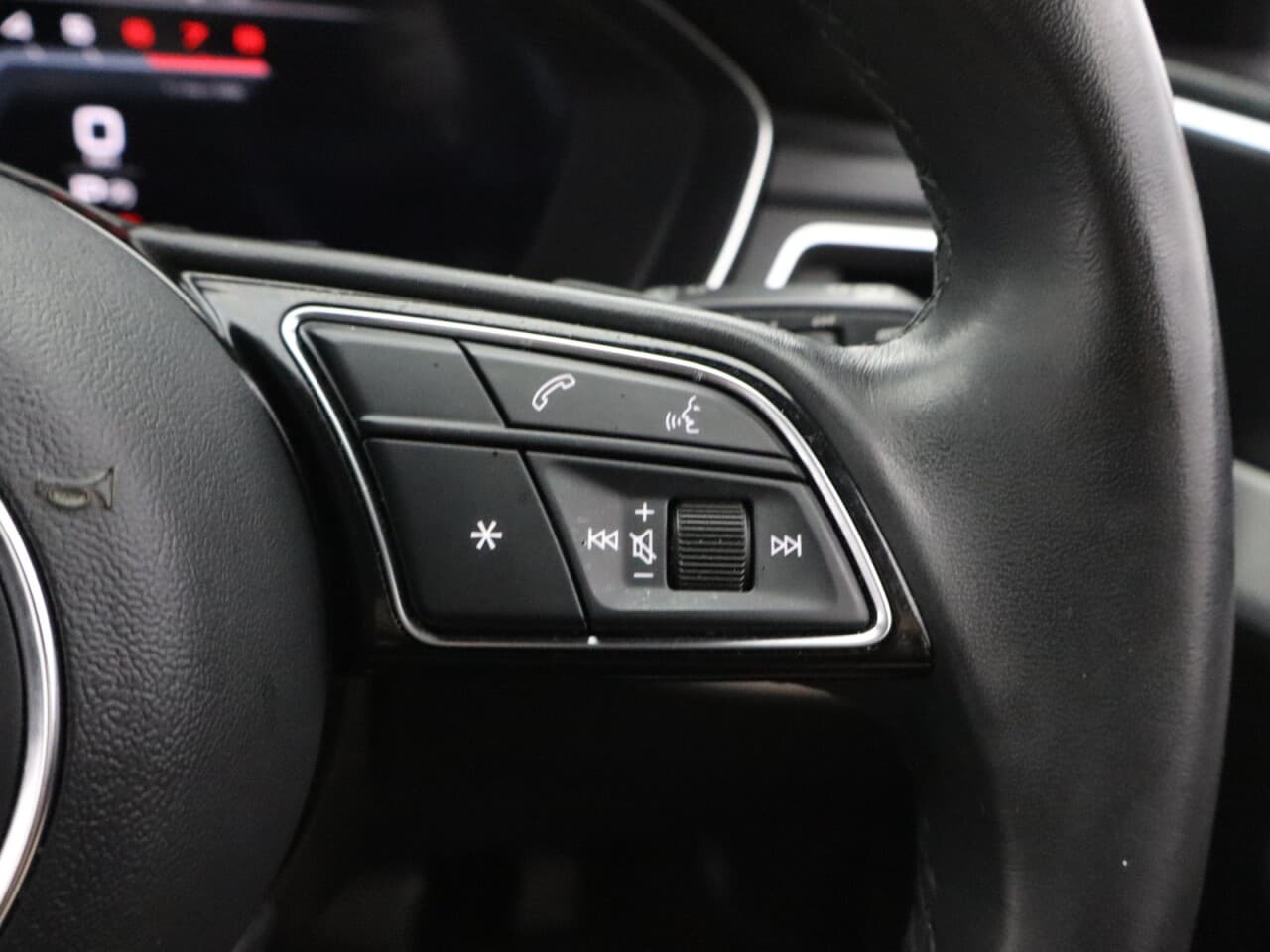 Audi A4 Avant 2.0 TFSI 35 Technik — image 18