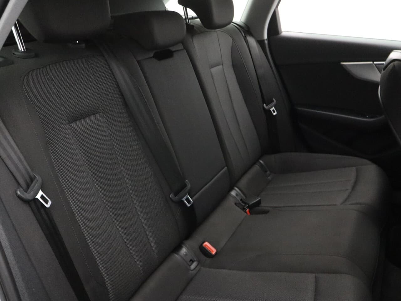 Audi A4 Avant 2.0 TFSI 35 Technik — image 40