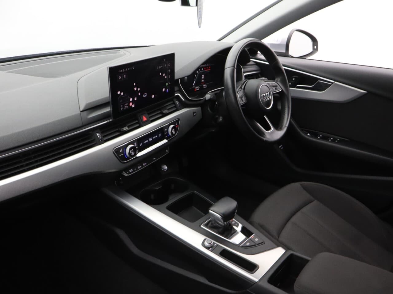 Audi A4 Avant 2.0 TFSI 35 Technik — image 38
