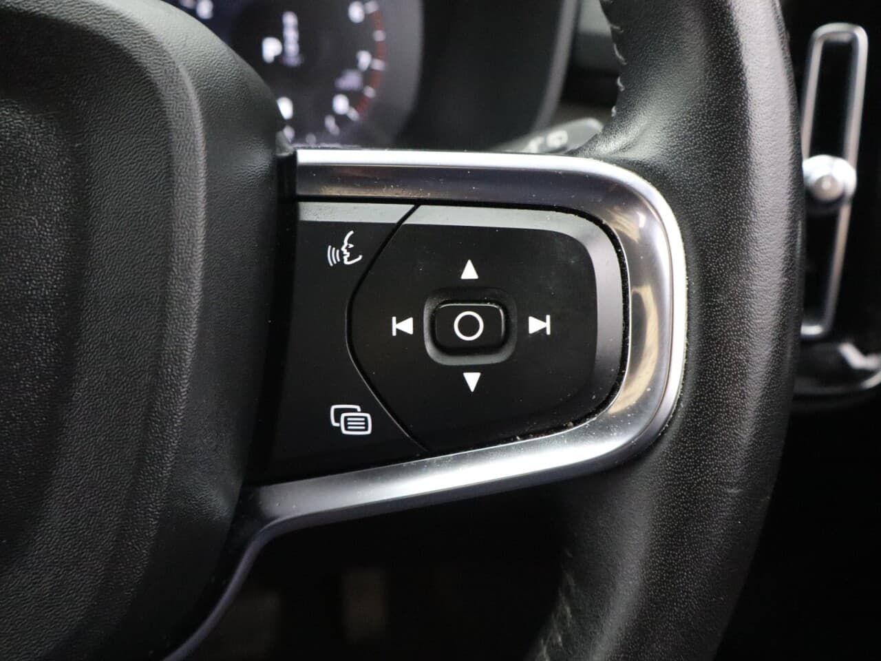 Volvo XC40 2.0 B4 MHEV Inscription Pro — image 20
