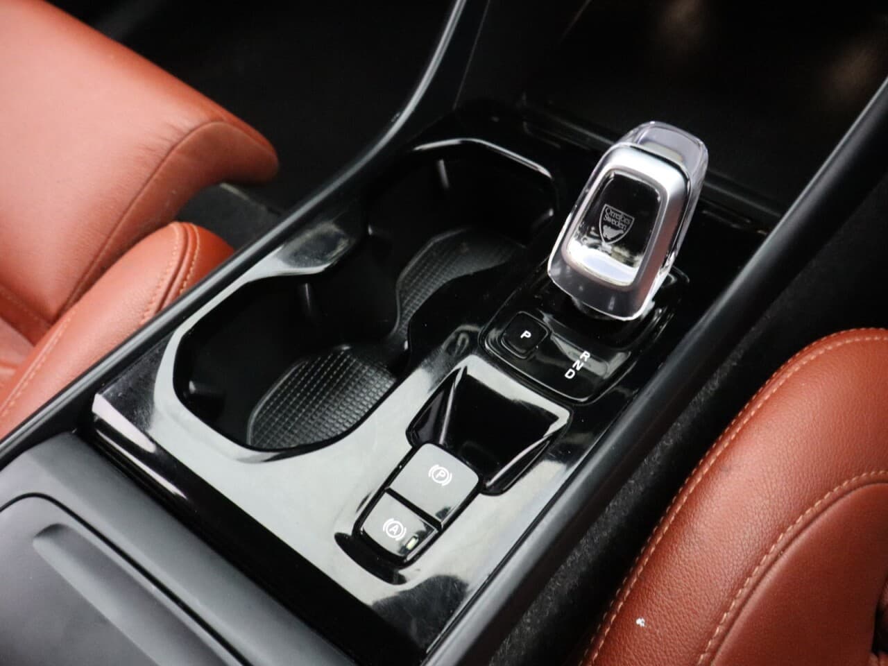 Volvo XC40 2.0 B4 MHEV Inscription Pro — image 23