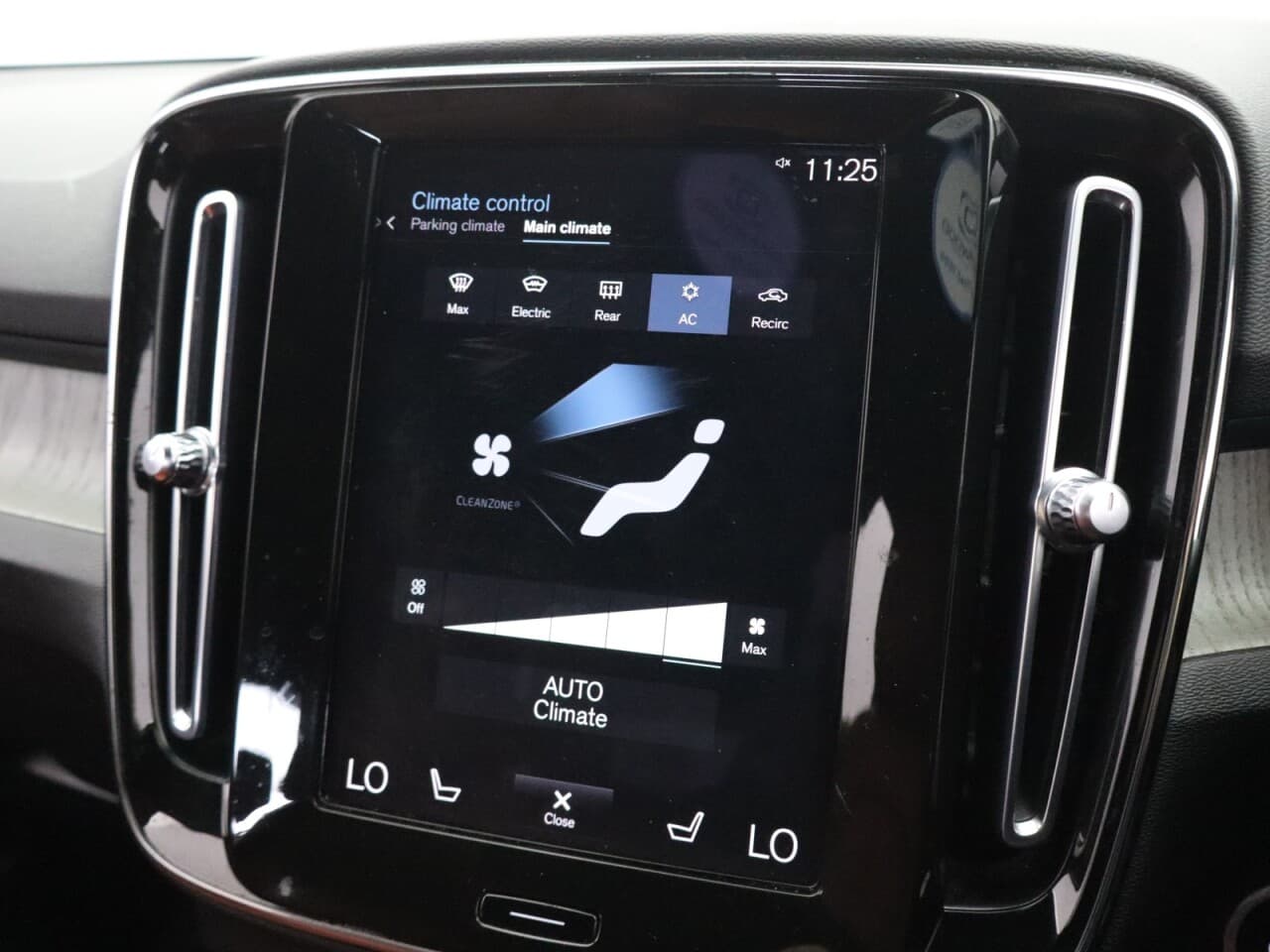 Volvo XC40 2.0 B4 MHEV Inscription Pro — image 33