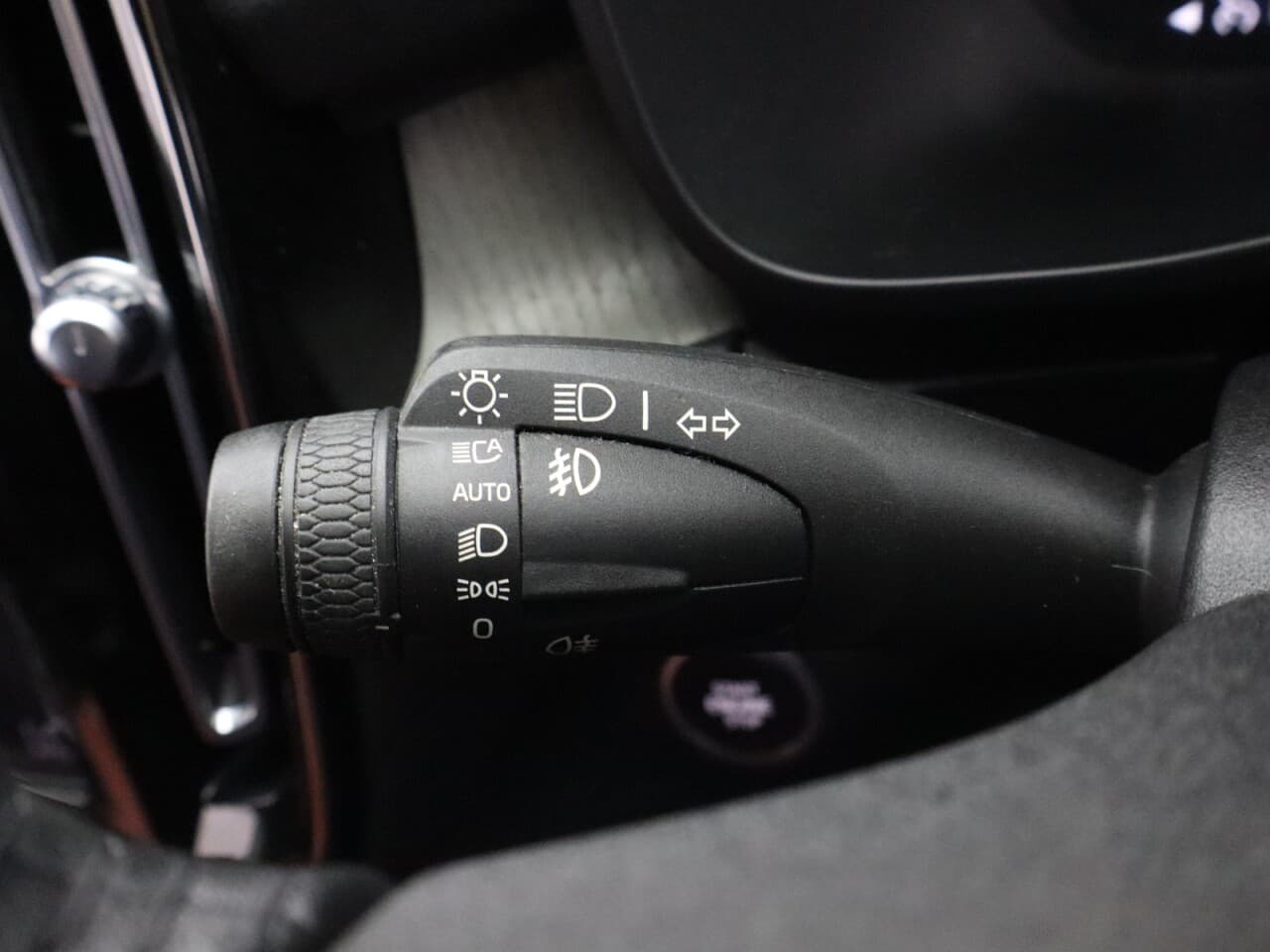 Volvo XC40 2.0 B4 MHEV Inscription Pro — image 39