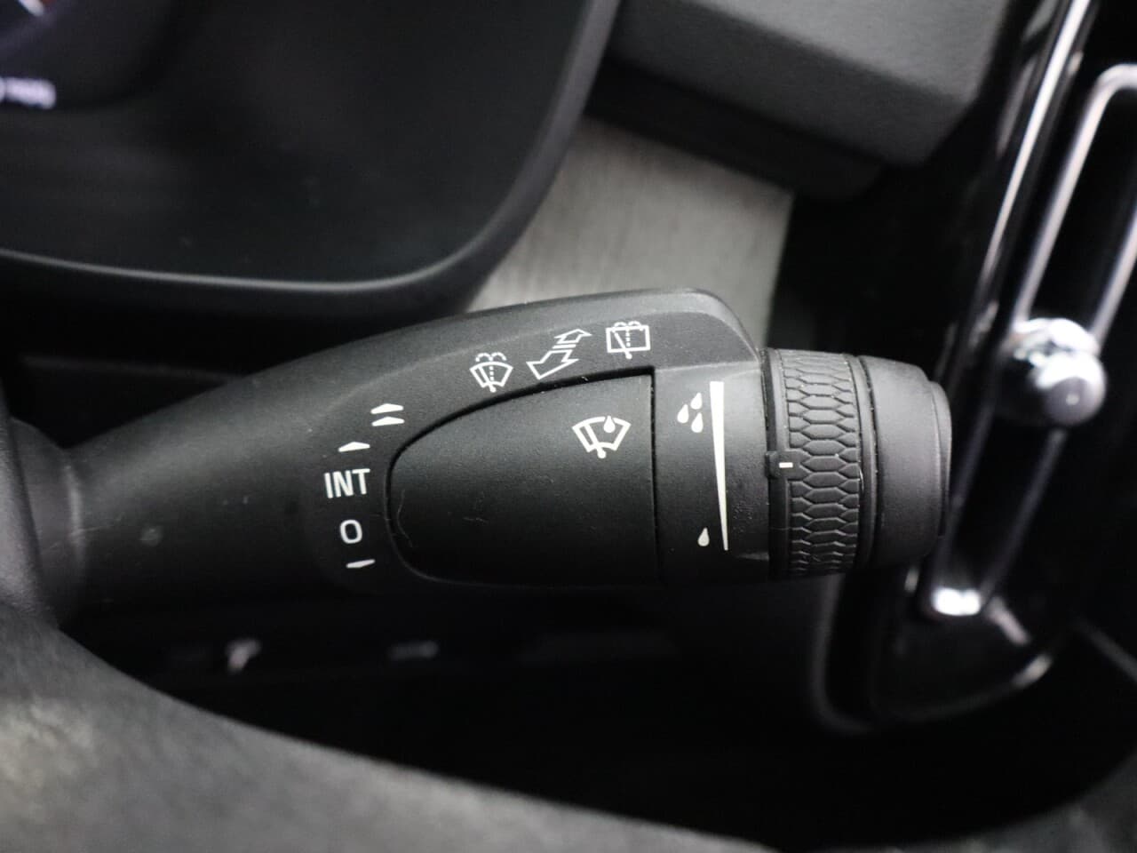 Volvo XC40 2.0 B4 MHEV Inscription Pro — image 40